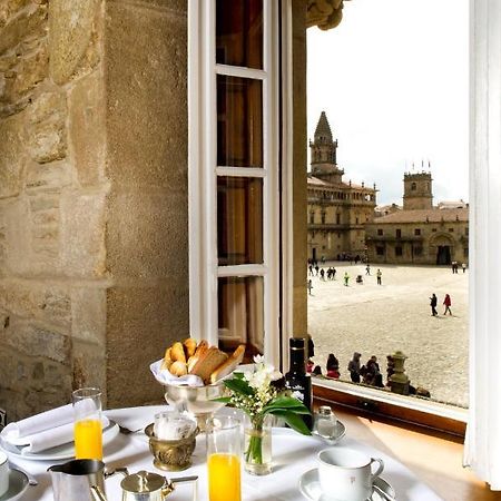 فندق بارادور دي سانتياجو دي كومبوستيلا سانتياغو دي كومبوستيلا المظهر الخارجي الصورة View of the Plaza Mayor from the hotel